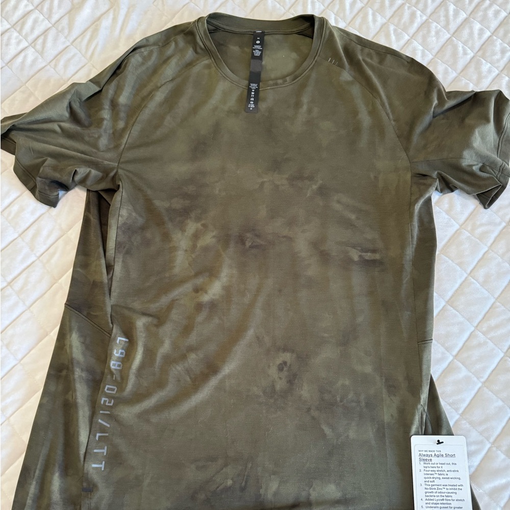 Men’s Lululemon top